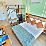 Club Big Blue Готель 4*