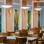 Club Big Blue Готель 4*