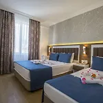 Готель Club Big Blue 4*